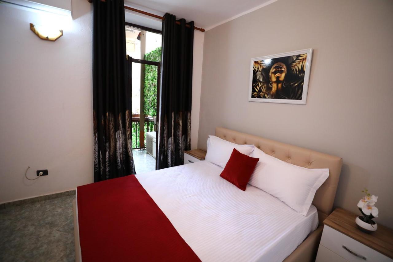 Little Corner Hostel Tiranë Eksteriør bilde